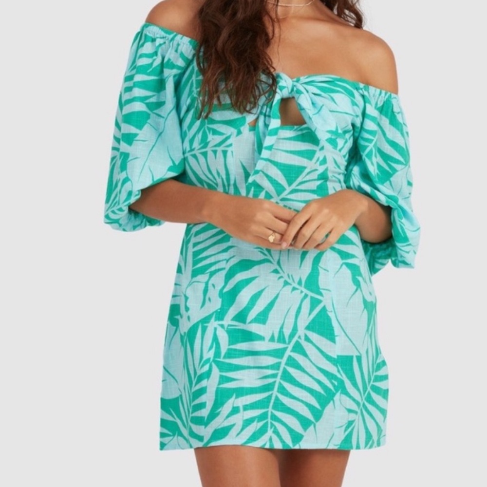 Billabong Mint Leaf Pattern Top/New w/o tags